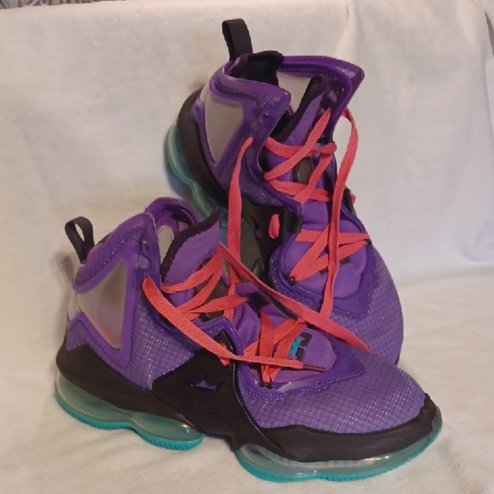 Nike Lebron Basketball Shoes Mens Size 8.5 Wildberry And Teal